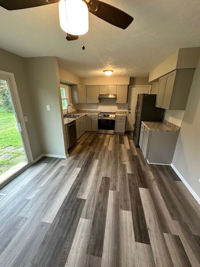Foto del edificio - 3BD 1.5BA House in Uniontown (Lake LSD)