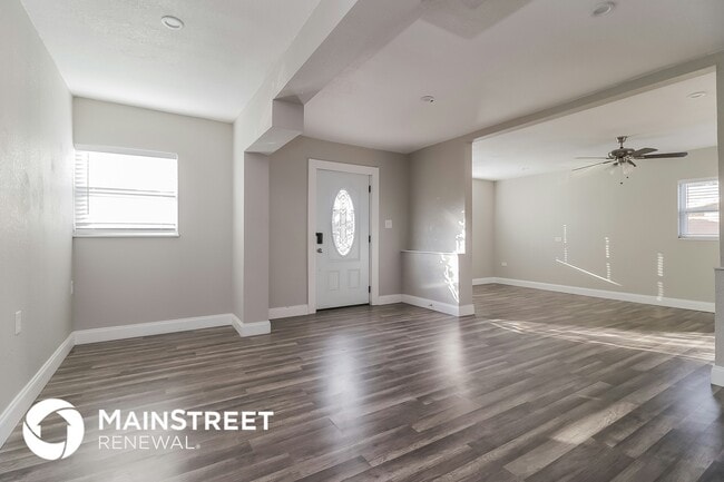 Building Photo - 2121 Camellia Dr