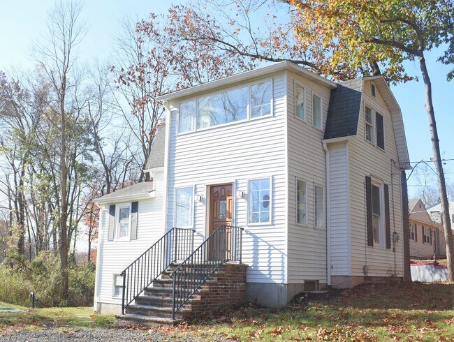 Building Photo - 220 Mountain Ave