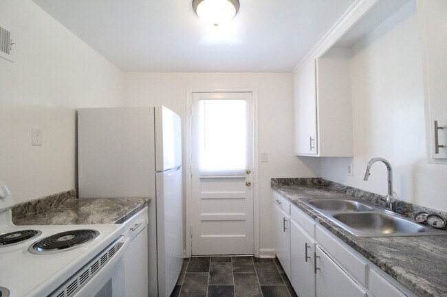 Foto del edificio - One Bedroom Duplex in North Kansas City
