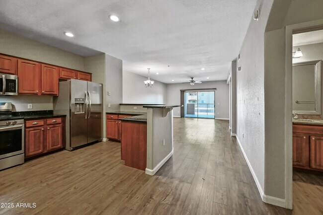 Foto del edificio - 920 E Devonshire Ave