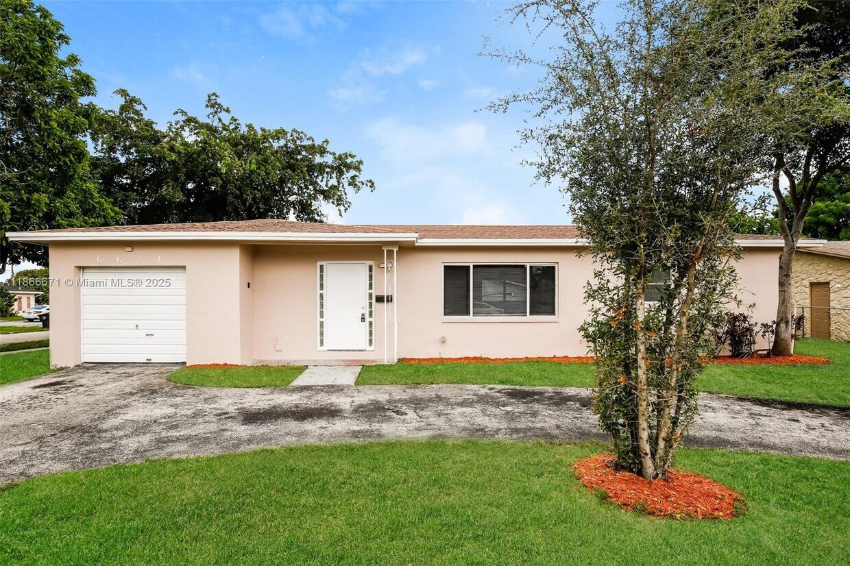 Foto principal - 6621 Pebble Beach