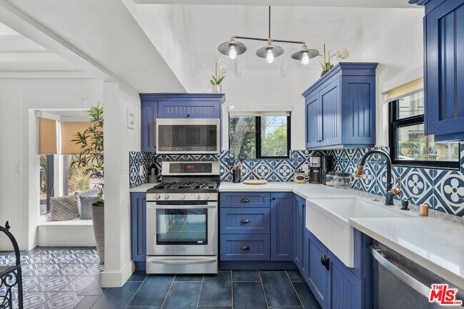 Foto del edificio - 11525 Moorpark St