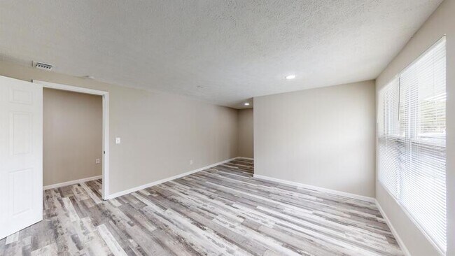 Building Photo - 4906 S 81st St