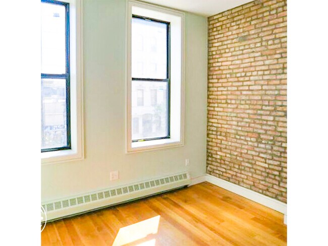 Building Photo - 293 Irving Ave