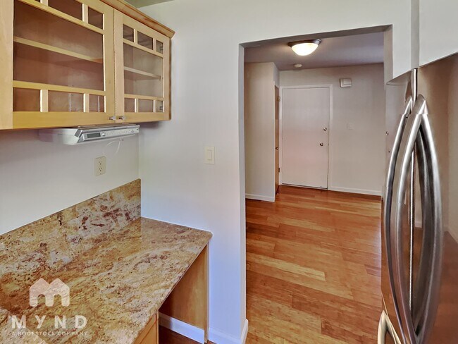Foto del edificio - 695 Grand View Ave Apt 103