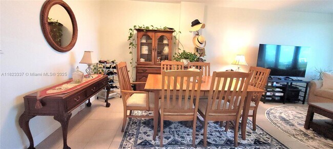Foto del edificio - 2450 NE 135th St