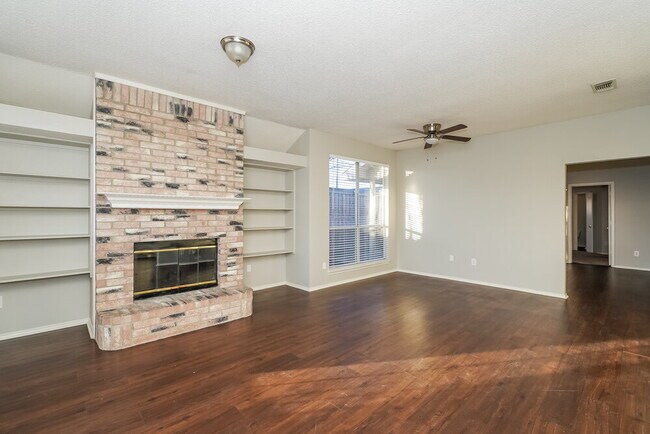 Foto del edificio - 903 Crestwood Dr