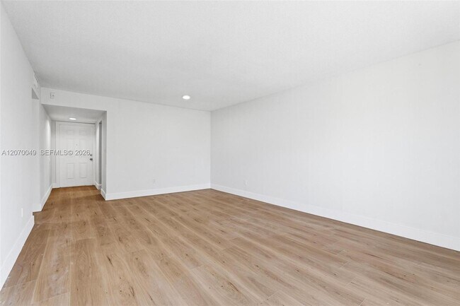 Foto del edificio - 15205 NE 6th Ave