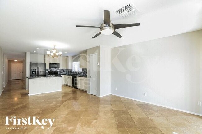 Foto del edificio - 15443 W Cortez St