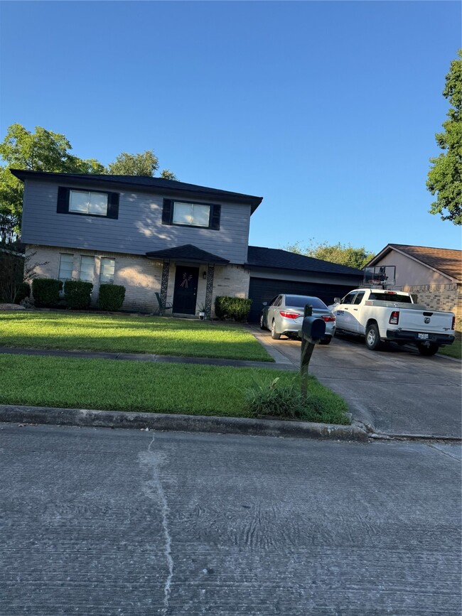 Building Photo - 6207 Woodvale Dr