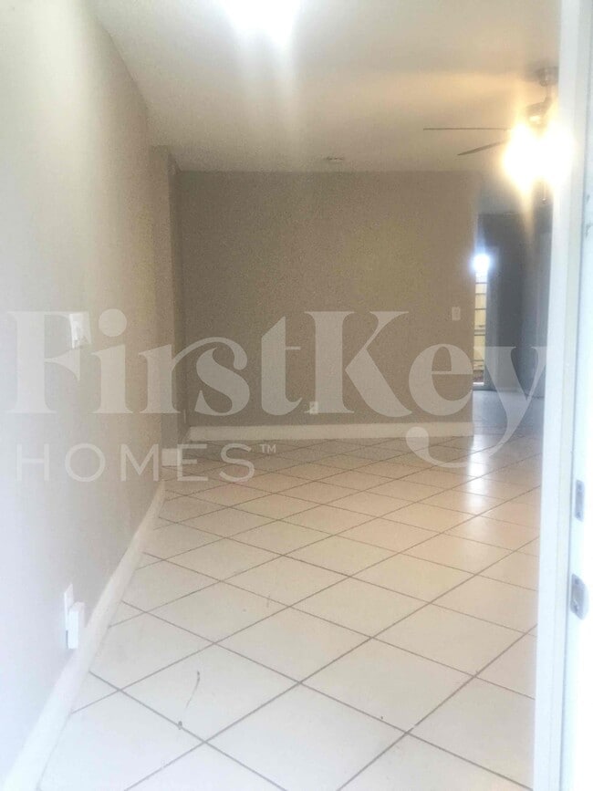 Building Photo - 6129 Moonbeam Dr