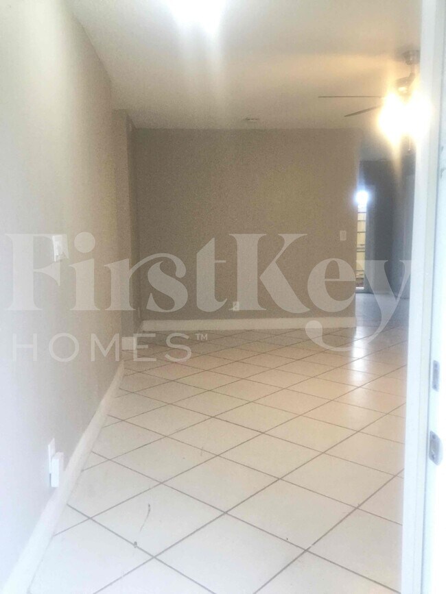 Foto del edificio - 6129 Moonbeam Dr