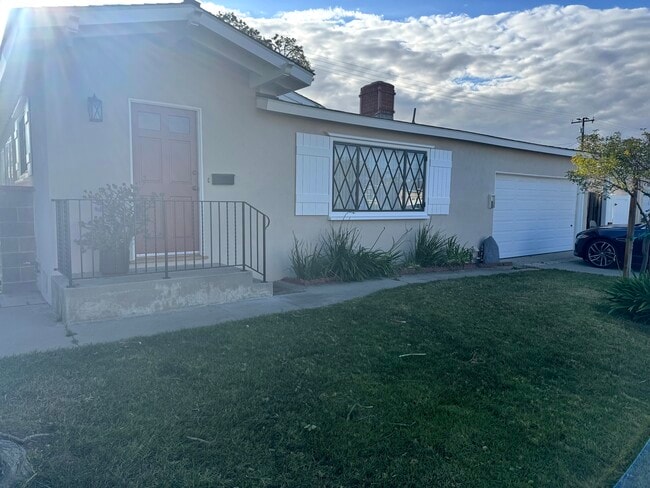 Building Photo - 22409 Evalyn Ave
