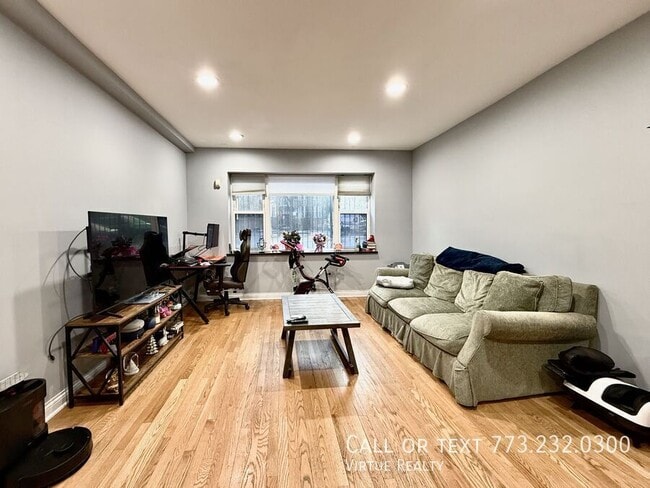 Building Photo - 5791 N Ridge Ave