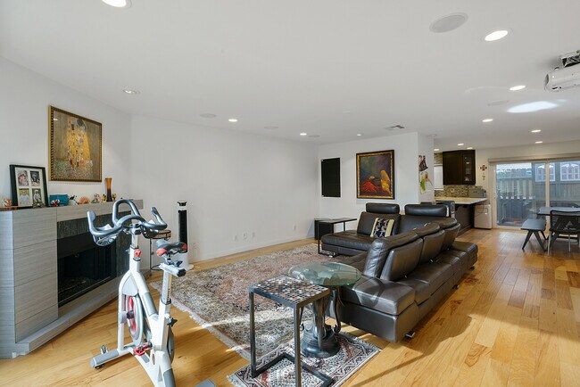Building Photo - 2020 20th St