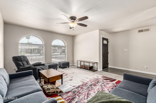 Building Photo - 2502 E Malibu Dr