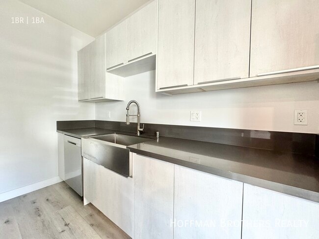 Building Photo - 141 N Swall Dr