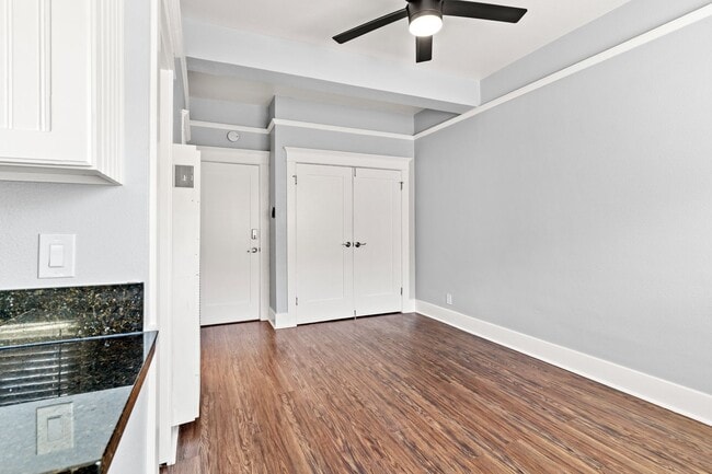 Building Photo - 138 Elm Ave