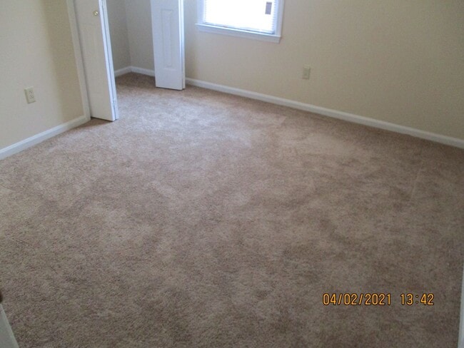 Building Photo - Falcon Ln., 2808-A