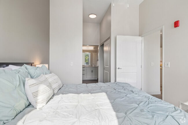 1BD, 1BA - 698SF - Bedroom - 121 Larchmere Apartments