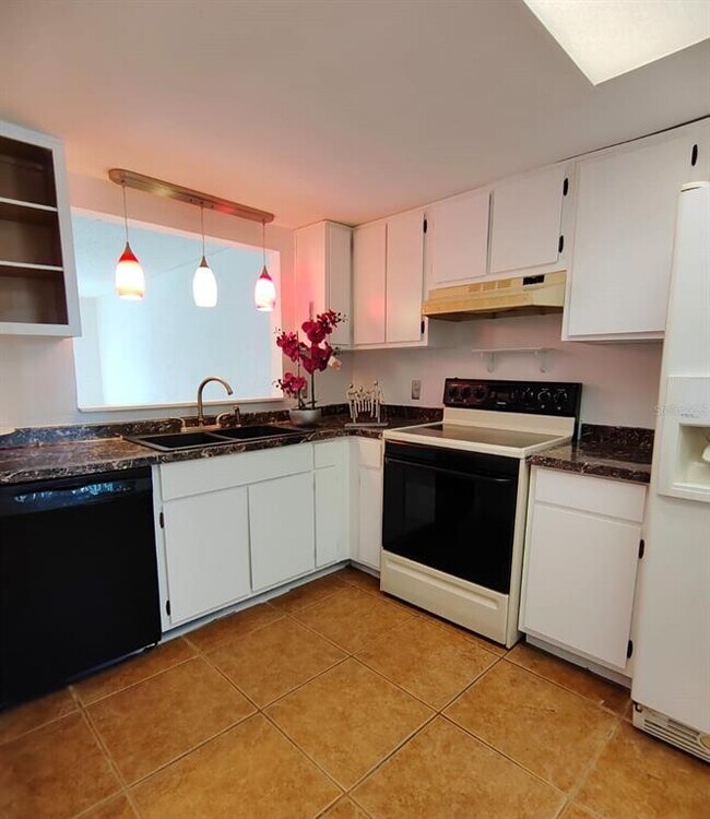Foto del edificio - 6338 Newtown Cir