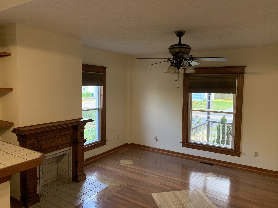 Living room-custom hardwood floor - 158 Chapel St