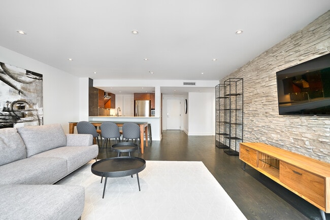 Building Photo - 329 Rue Notre Dame E
