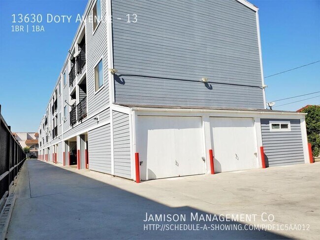 Foto del edificio - 13630 Doty Ave