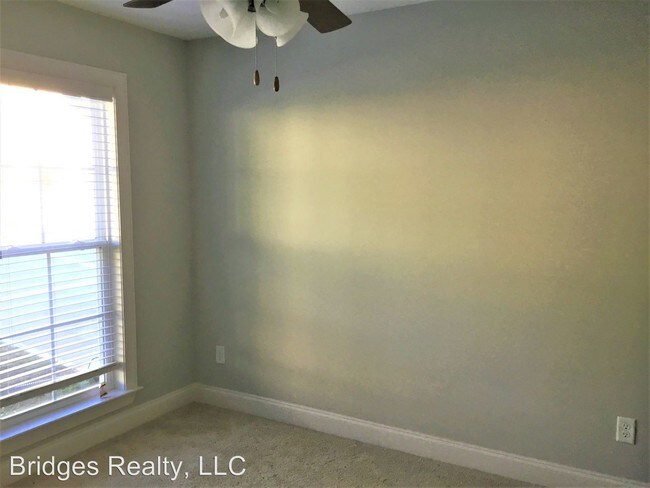 Building Photo - 3 br, 3 bath House - 626 Vista Drive