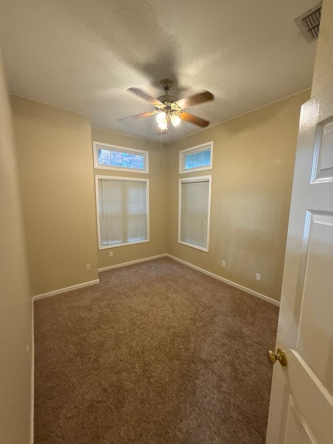 Foto del edificio - 3 BR, 2 Ba, 1451 SF, Single Story - - Tenatn Pay $175 monthly for WS&G