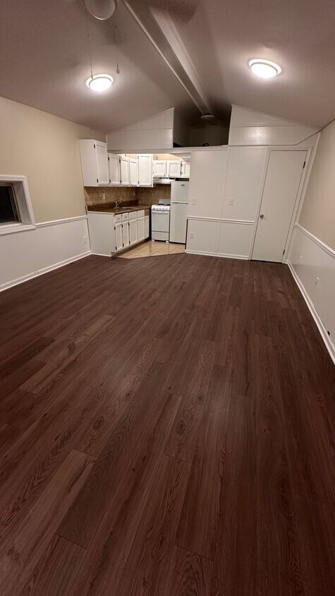 Foto principal - Nice 1 Bed 1 Bath Unit! Available Now!
