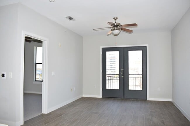 Building Photo - 2-2-2 Condo Plus Panoramic Rooftop Terrace...
