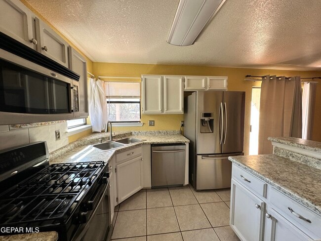 Building Photo - 7100 Oval Rock Dr