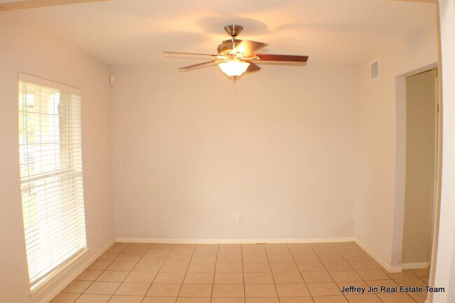 Building Photo - 4905 E Columbary Dr