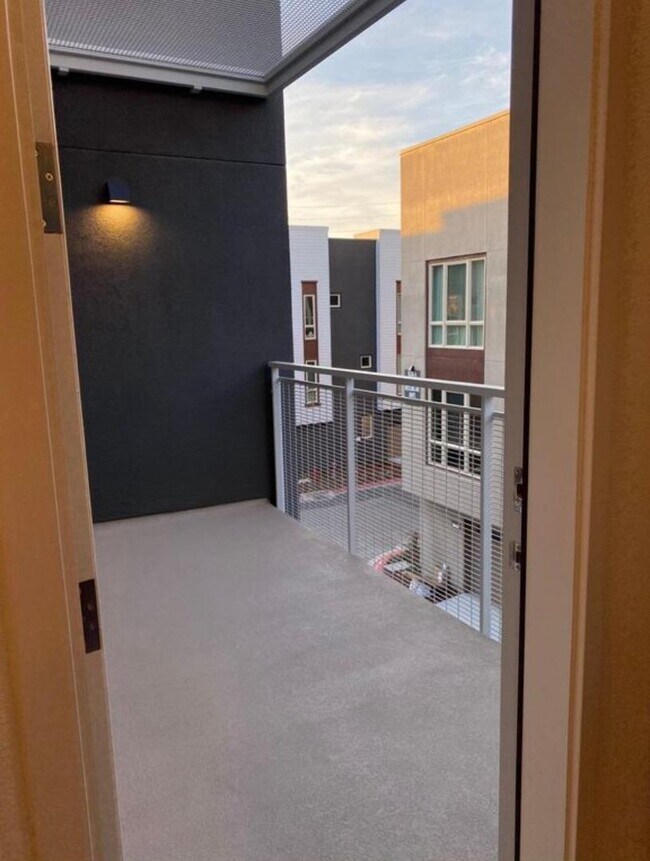 Building Photo - 1685 Delano St