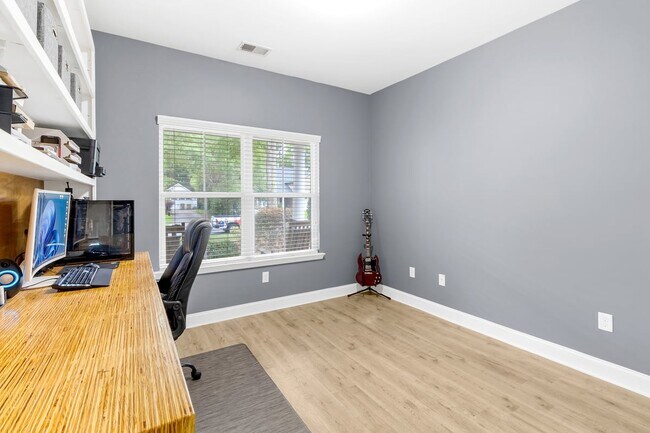 Foto del edificio - 232 Cottonham Ct