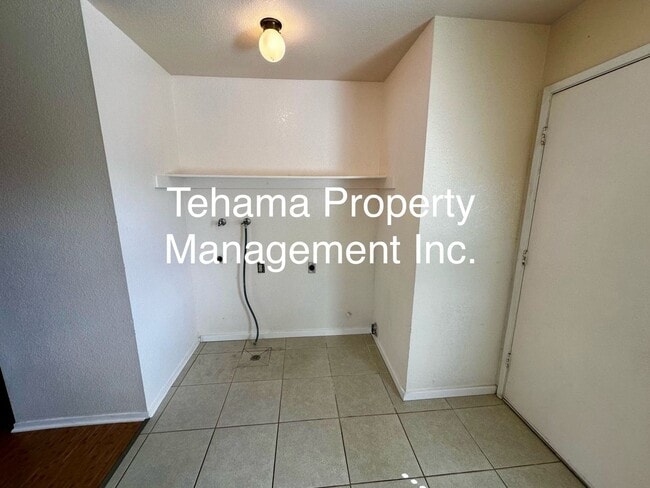Foto del edificio - Cute 2 Bedroom 1 Bath Home w/ Large Backyard