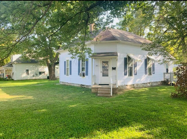 Building Photo - 806 2nd St