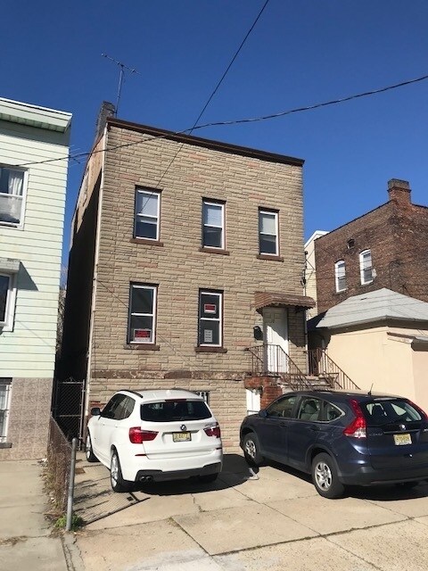 Primary Photo - 12 Van Reipen Ave