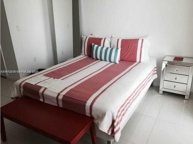 Building Photo - 1111 SW 1st Ave