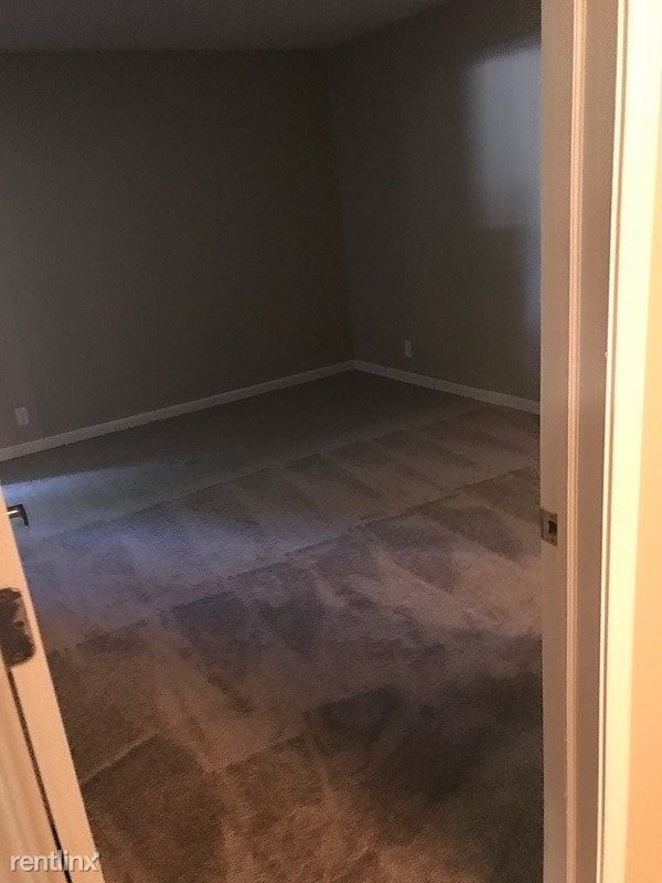 Building Photo - 7904 La Riviera Dr