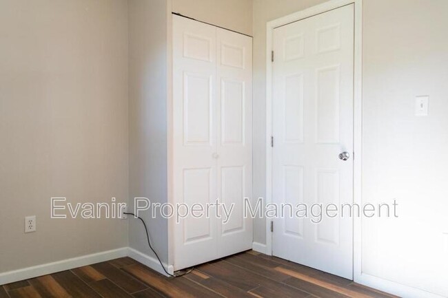 Building Photo - 1240 Berwald Dr