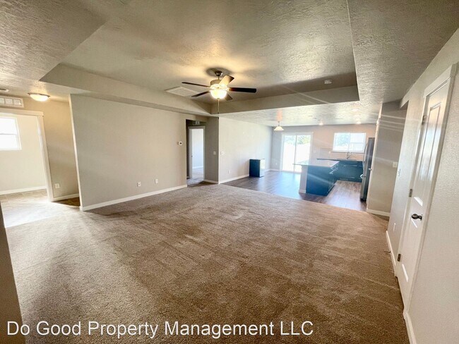 Building Photo - 3 br, 2 bath House - 7745 E. Declaration Dr.