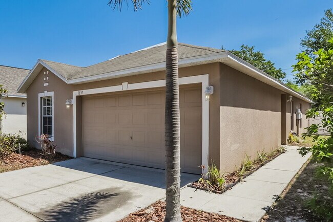 Building Photo - 1037 Brenton Leaf Dr