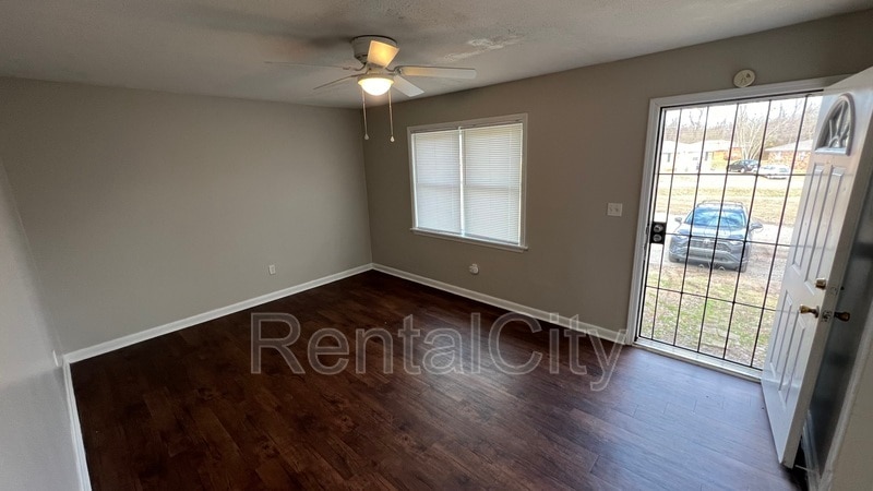 Primary Photo - 23 Navy Cir