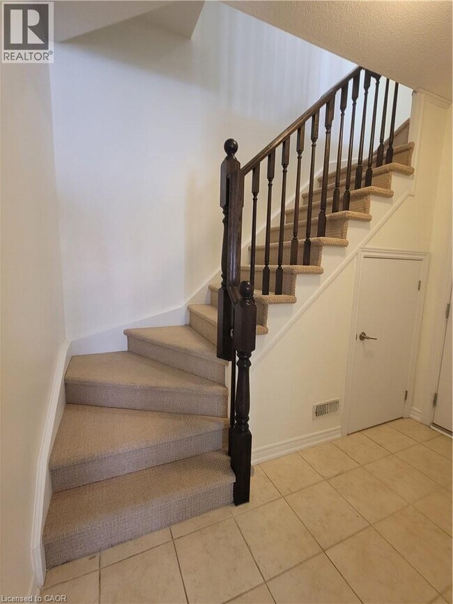 Photo du bâtiment - 1401 Plains Rd E