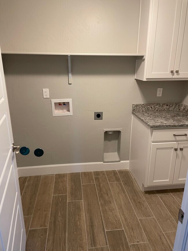 Building Photo - 5 Averi Loop
