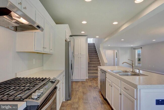 Building Photo - 90 Hoke Farm Way