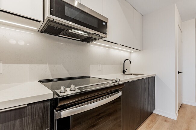 Building Photo - 5 York Garden Wy